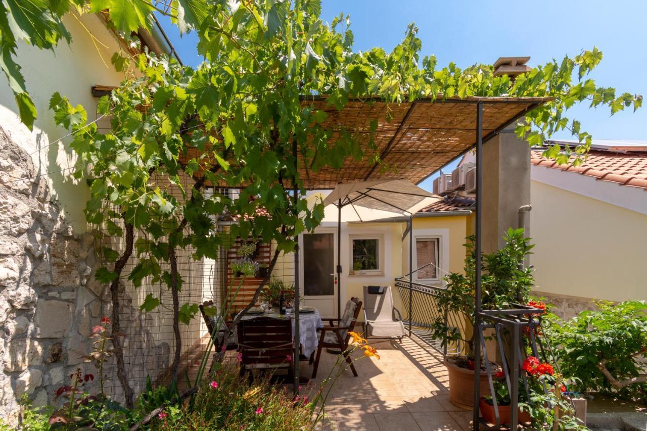 Mediterranean Terrace Apartment With Bikes & Sup Skradin Εξωτερικό φωτογραφία