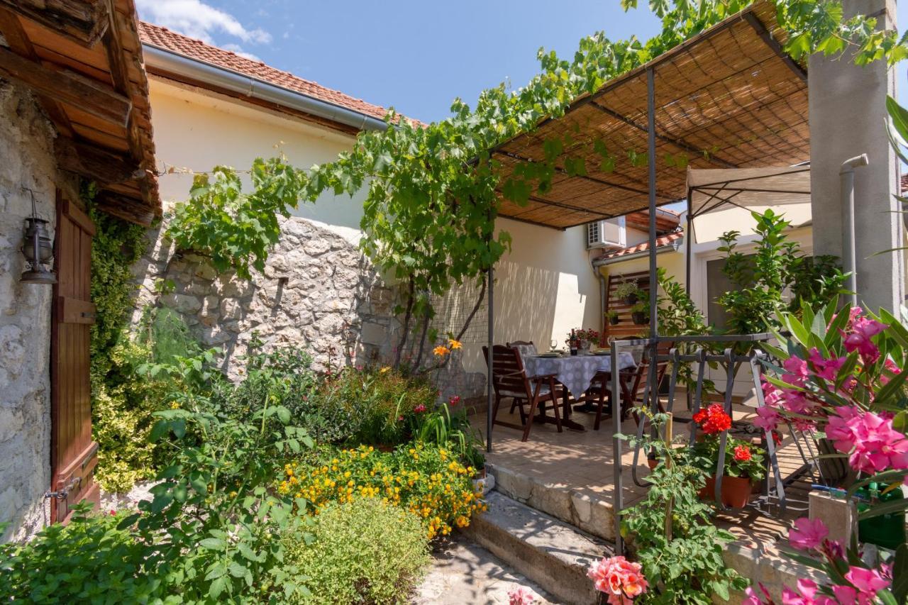 Mediterranean Terrace Apartment With Bikes & Sup Skradin Εξωτερικό φωτογραφία