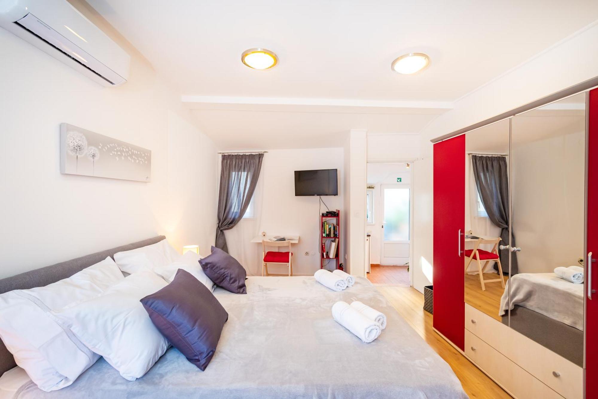 Mediterranean Terrace Apartment With Bikes & Sup Skradin Εξωτερικό φωτογραφία