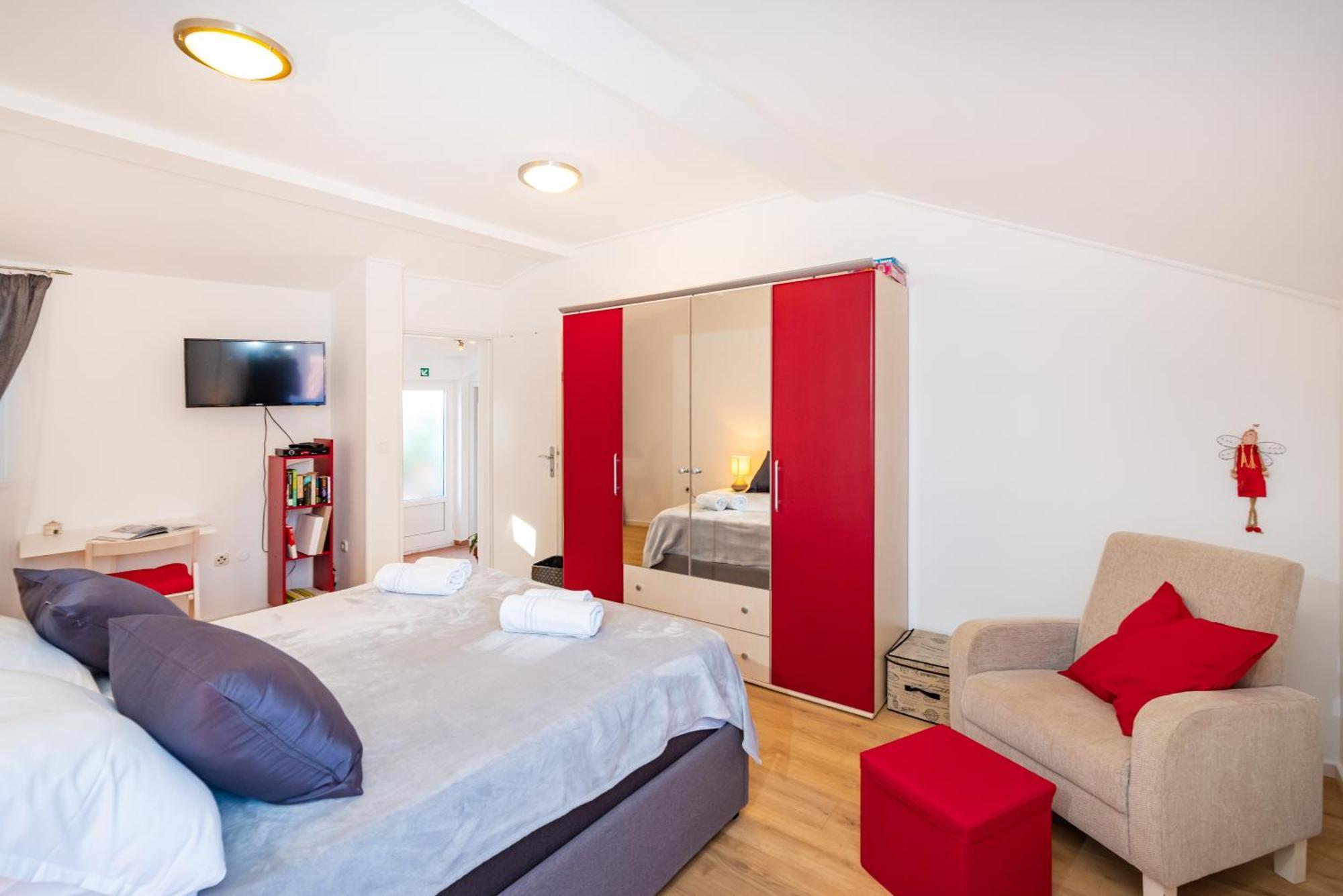 Mediterranean Terrace Apartment With Bikes & Sup Skradin Εξωτερικό φωτογραφία