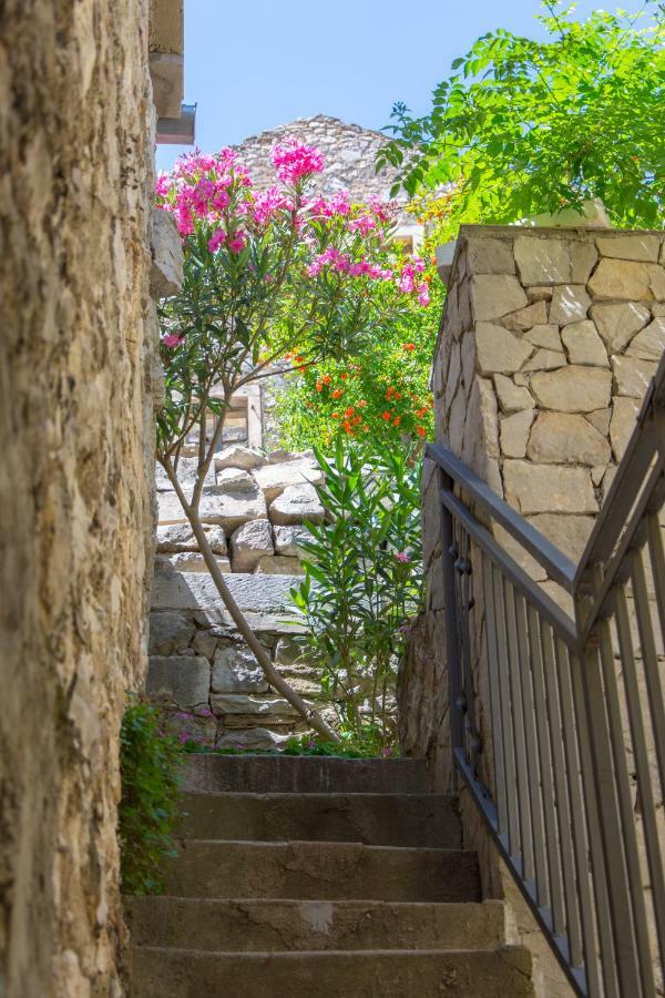 Mediterranean Terrace Apartment With Bikes & Sup Skradin Εξωτερικό φωτογραφία