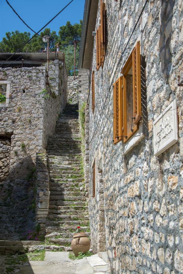 Mediterranean Terrace Apartment With Bikes & Sup Skradin Εξωτερικό φωτογραφία