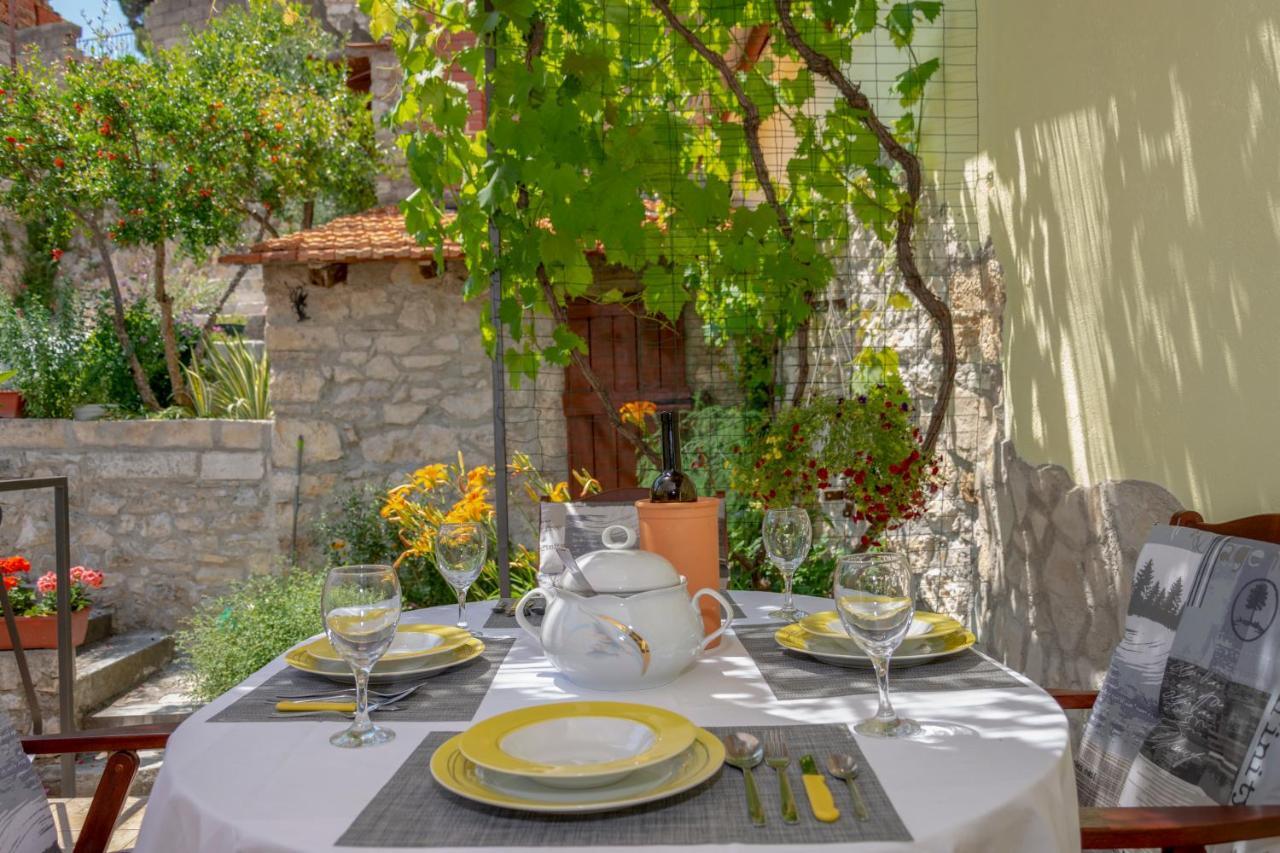 Mediterranean Terrace Apartment With Bikes & Sup Skradin Εξωτερικό φωτογραφία